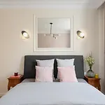 Quiet Apartment On The Main Square, 2 Bathrooms