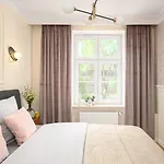 Quiet Apartment On The Main Square, 2 Bathrooms