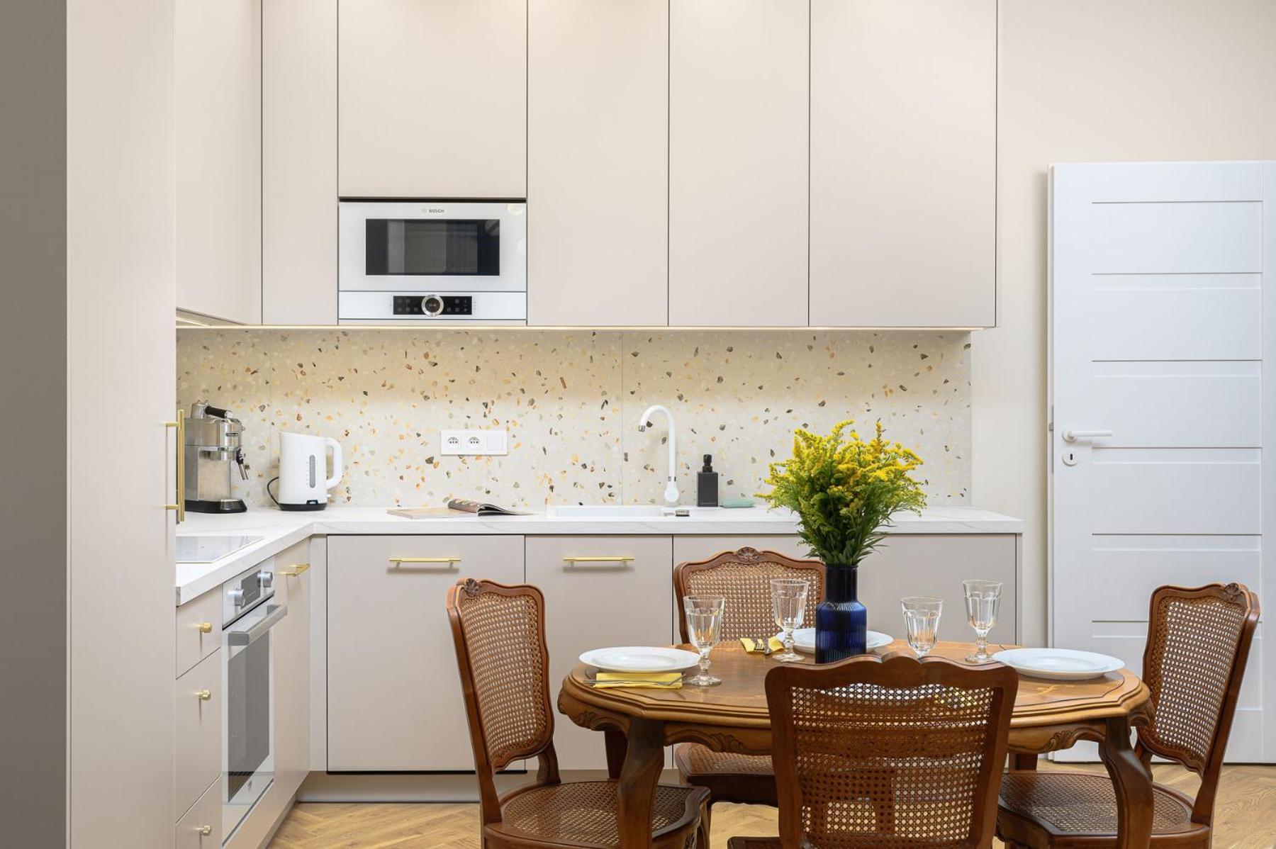 Quiet On The Main Square, 2 Bathrooms Apartment